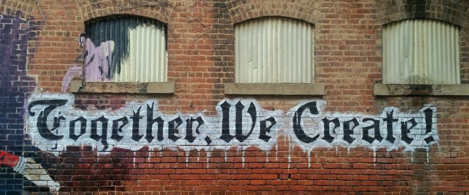 Together we create - Graffiti an einer Hauswand