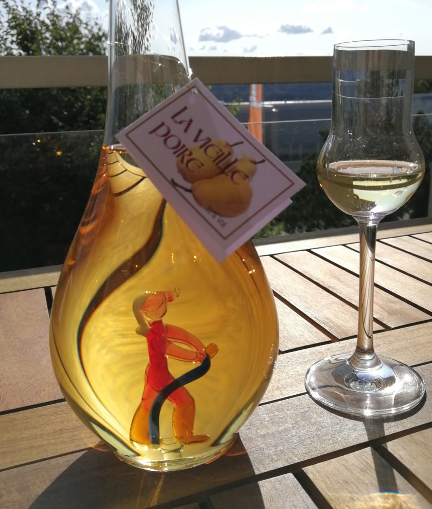 Flasche Vieille Poire mit Feuerwehrmann