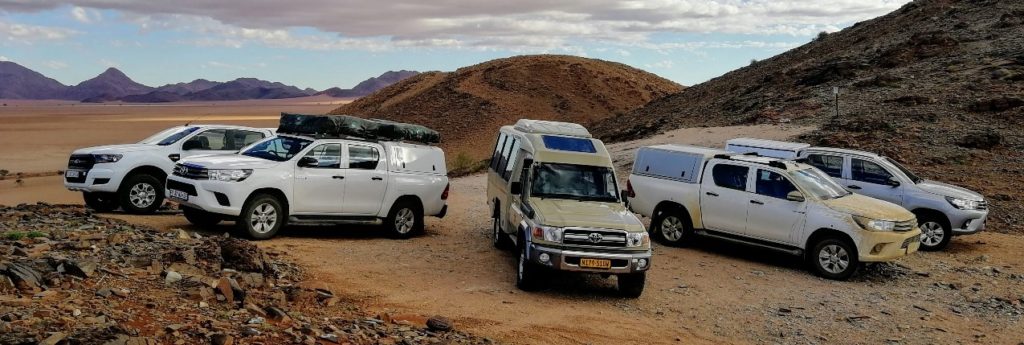 verscnhiedene Mietwagen-Typen unterwegs in Namibia