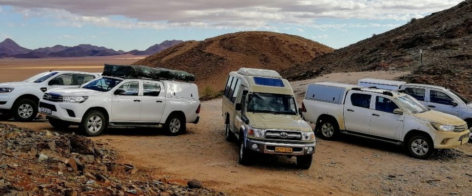 verschiedene Mietwagen-Typen unterwegs in Namibia